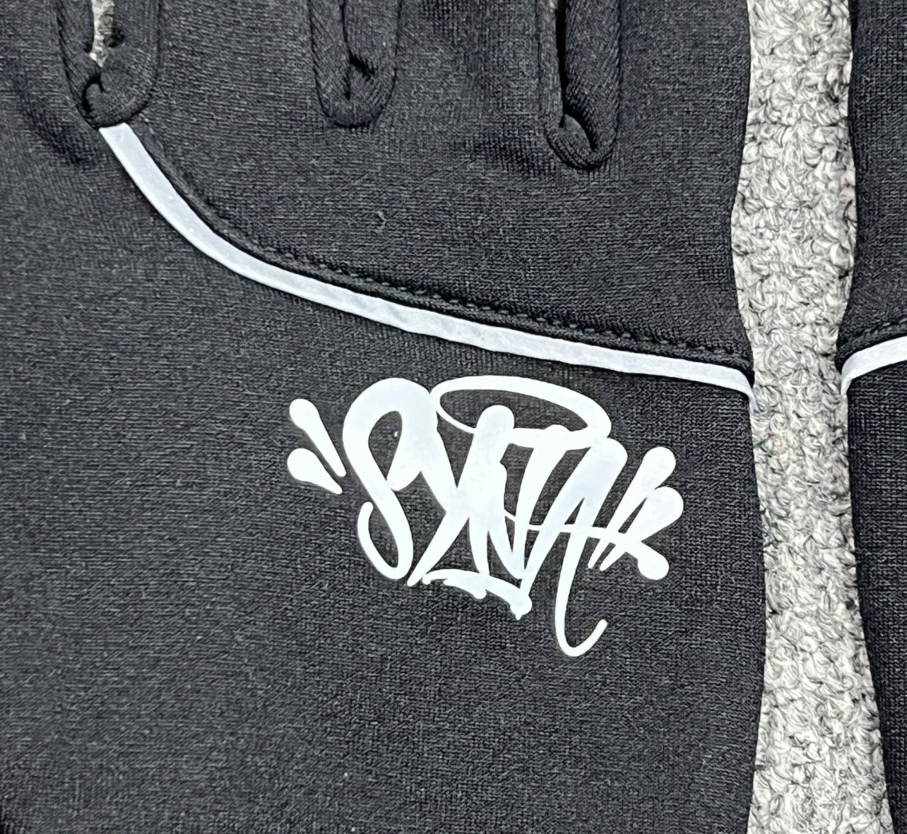 Syna World Gloves