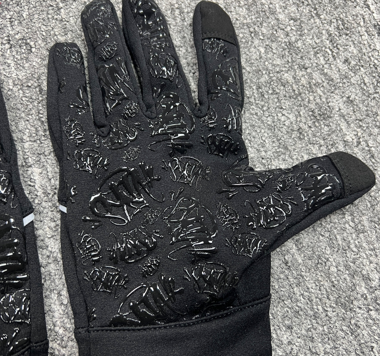 Syna World Gloves