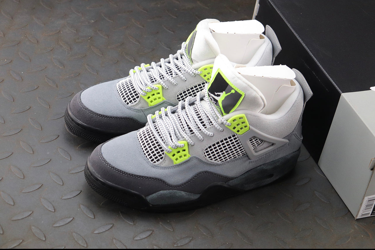 Air Jordan 4 SE Neon