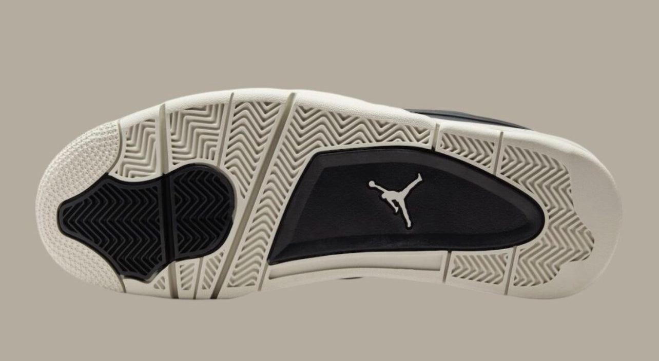 Travis Scott Air Jordan 4 Black-Light-Bone